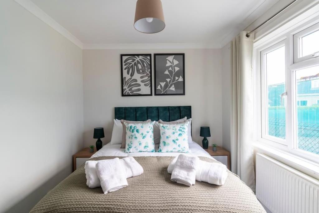 Spacious Sea View 2 Bedroom Sleeps 6-Free Parking Bournemouth Eksteriør bilde
