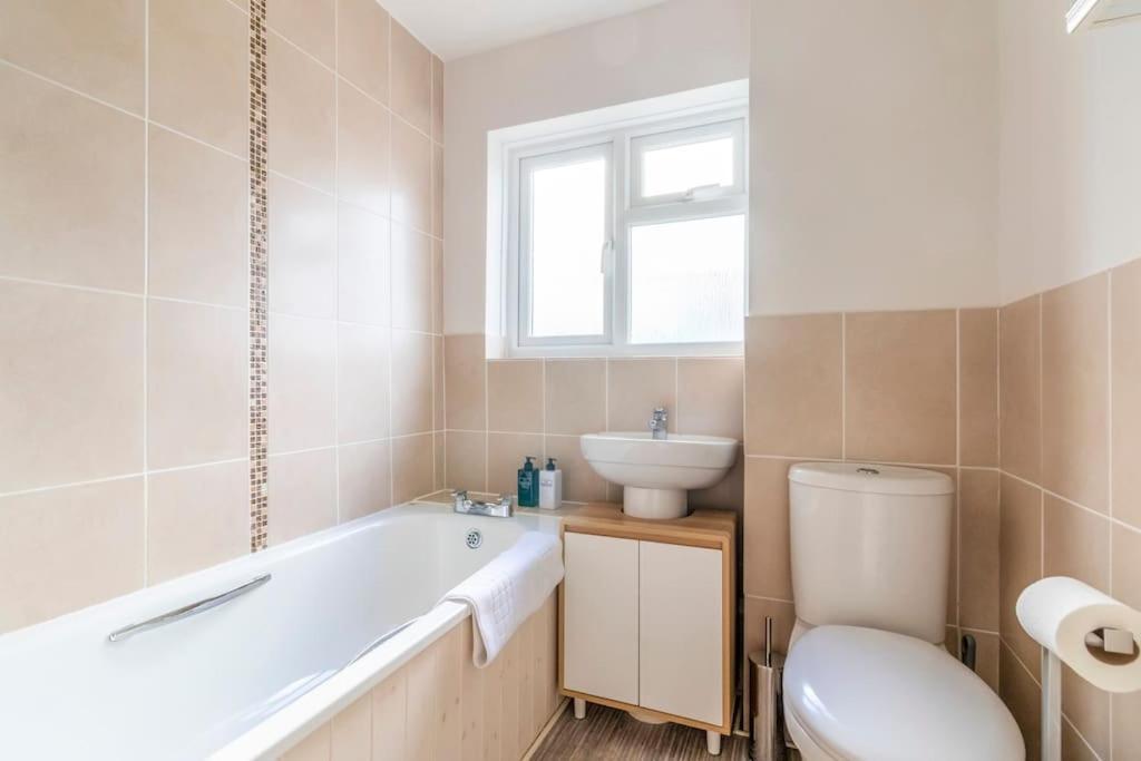 Spacious Sea View 2 Bedroom Sleeps 6-Free Parking Bournemouth Eksteriør bilde