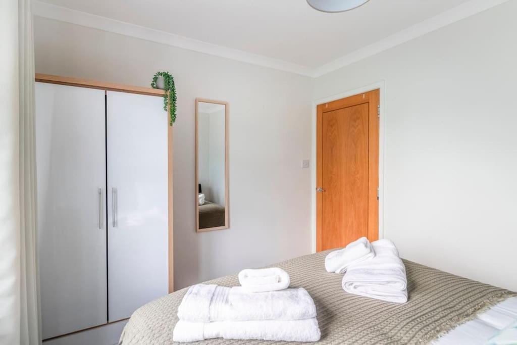 Spacious Sea View 2 Bedroom Sleeps 6-Free Parking Bournemouth Eksteriør bilde